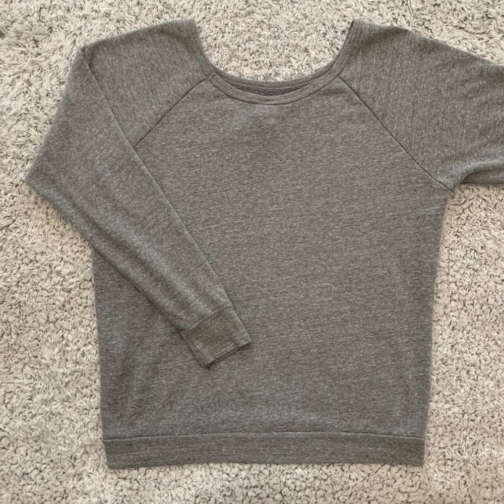 Obey All City Pullover Sweatshirt. Women's Medium. - Picture 7 of 10